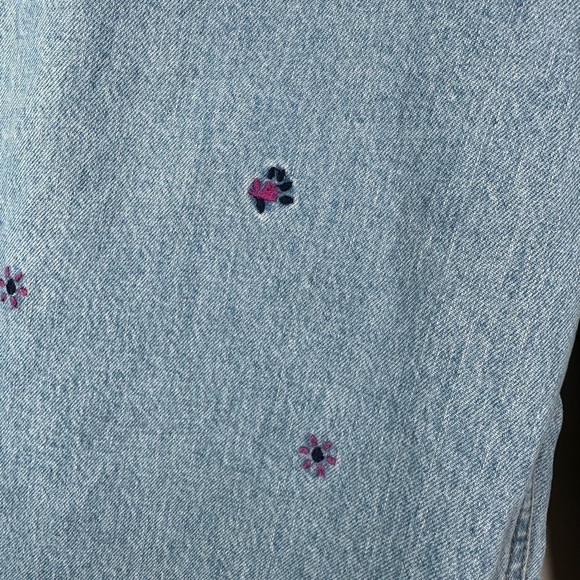 LUCKY Brand Embroidered Relaxed Taper  Light Wash Jeans Size 27 - Picture 2 of 7